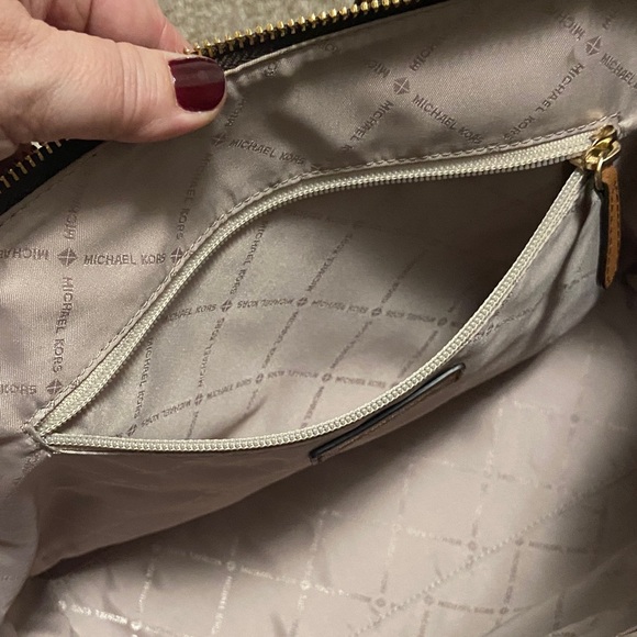 Michael Kors Signature Brown and Tan Tote🤎LIKE NEW🤎SUPER CLEAN🤎 - Picture 8 of 13